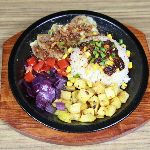 串串家园金汤麻辣烫-美味鸡丁铁板饭